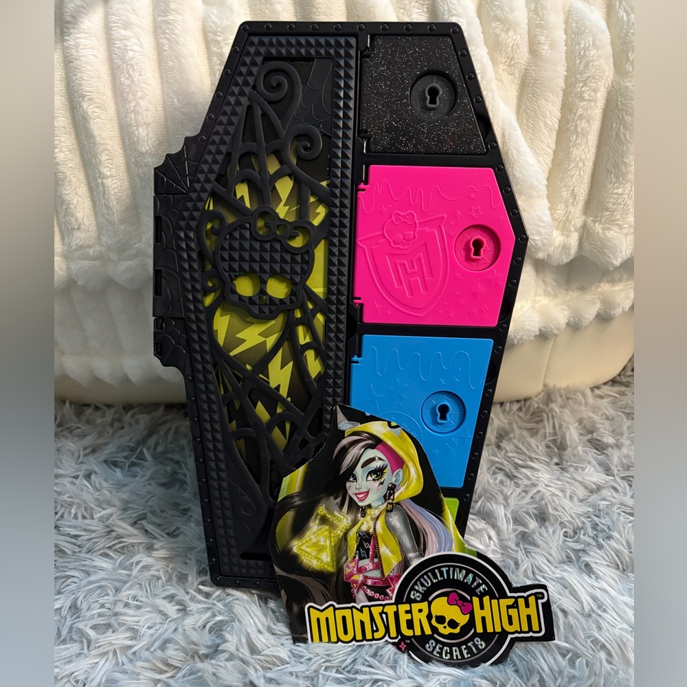 Monster high skulltimate secrets Franki. Brand new
